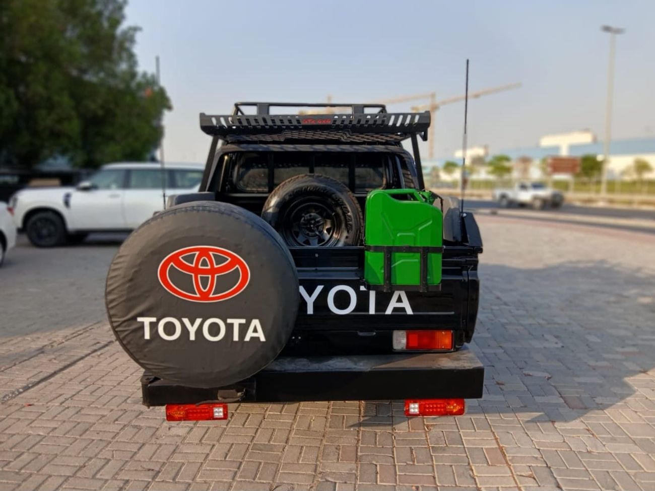 تويوتا لاند كروزر بيك آب Standard 1VD-FTV 4.5L V8 Diesel Engine Manual Gear 4WD 5 Seats 4 Doors