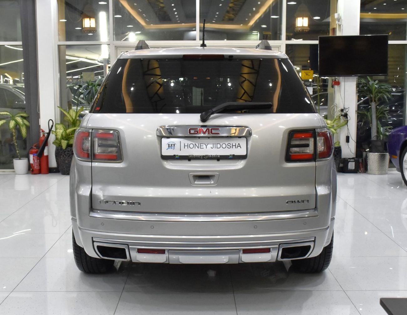 GMC Acadia DENALI EXCELLENT DEAL for our GMC Acadia Denali AWD ( 2014 Model ) in Silver Color GCC Specs