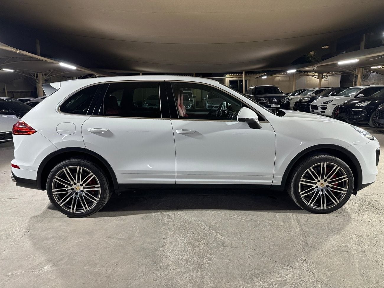 Porsche Cayenne TURBO PORSCHE CAYENNE TURBO 2016 | FULL SERVICE HISTORY | TWO KEYS | VERY LOW MILEAGE!
