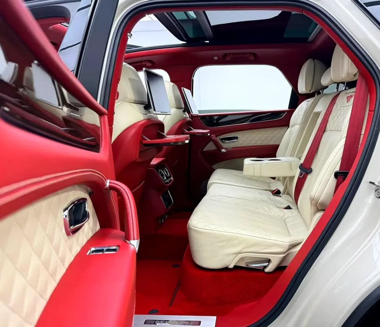 Bentley Bentayga Full Service History, Fully Loaded, Excellent Condition, GCC
