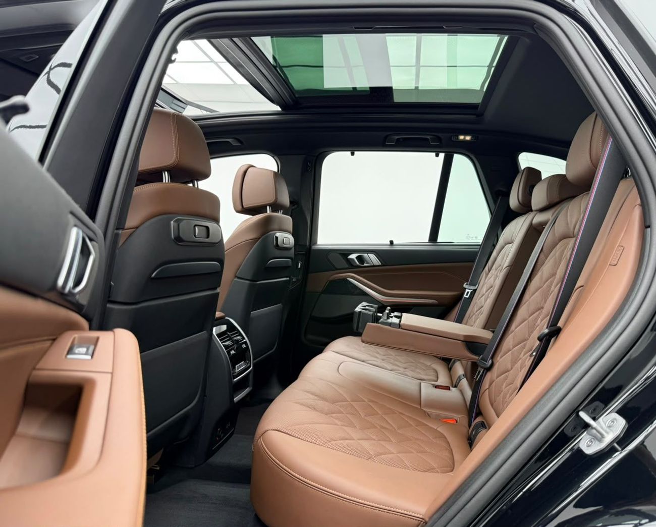 BMW X5 XDRIVE40i EXCLUSIVE M SPORT PACKAGE 2025 BMW X5 xDrive40i M-Sport, 2030 BMW Warranty + Service Pack, Low Km, Fully Loaded, GCC