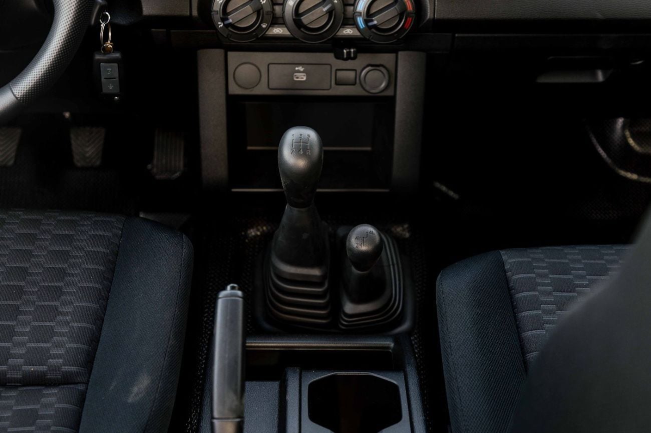 Mitsubishi L200 GL 2.4L - Manual - Grey Inside Black | Export Only