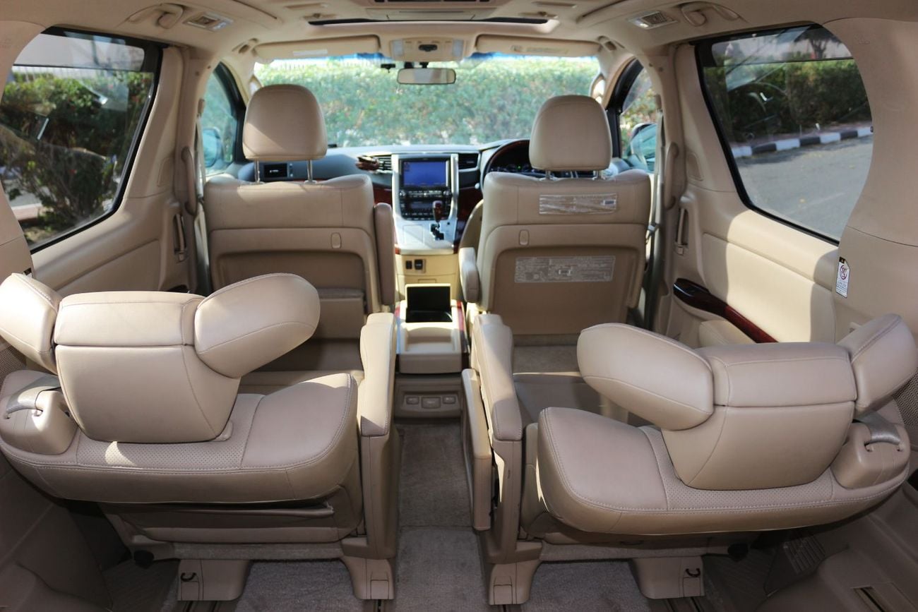 Toyota Alphard For export, the steering wheel is on the right side.