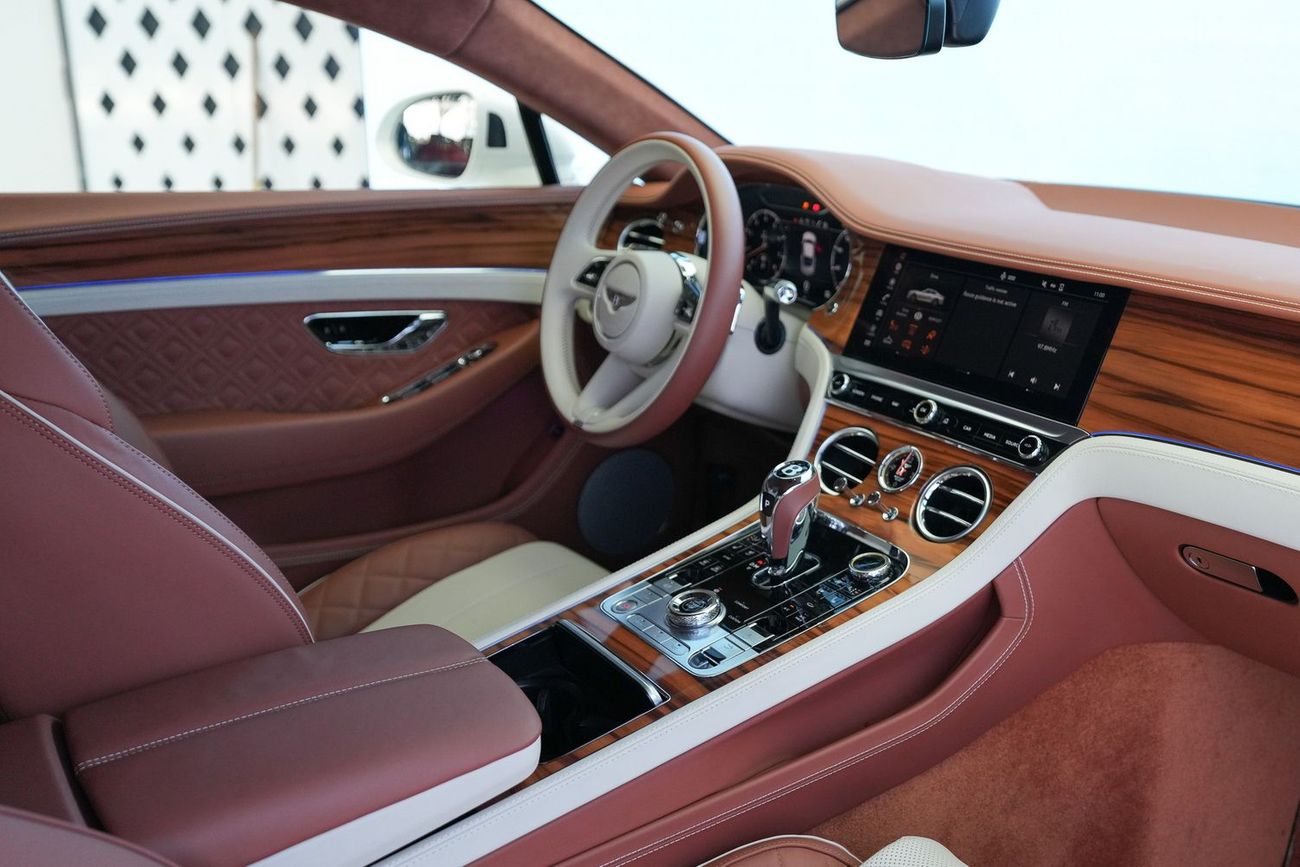 بنتلي كونتيننتال جي تي STANDARD 4.0T V8