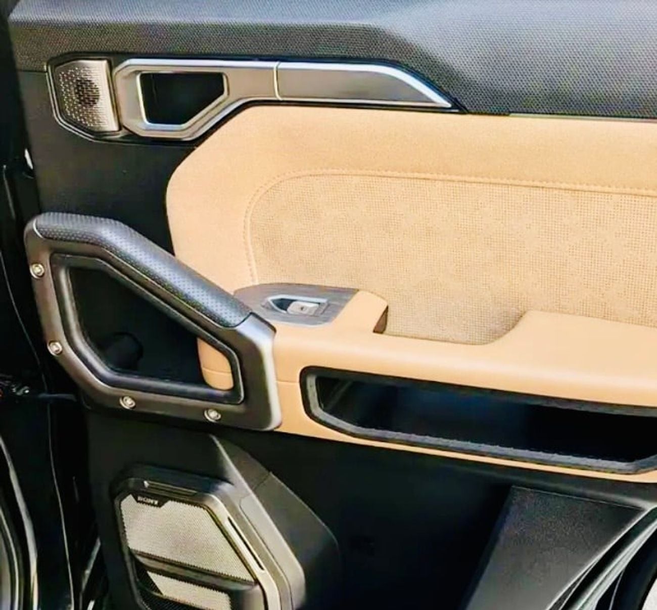جيتور T2 2.5 L 4 cylinder petrol Automatic Gear 5 doors