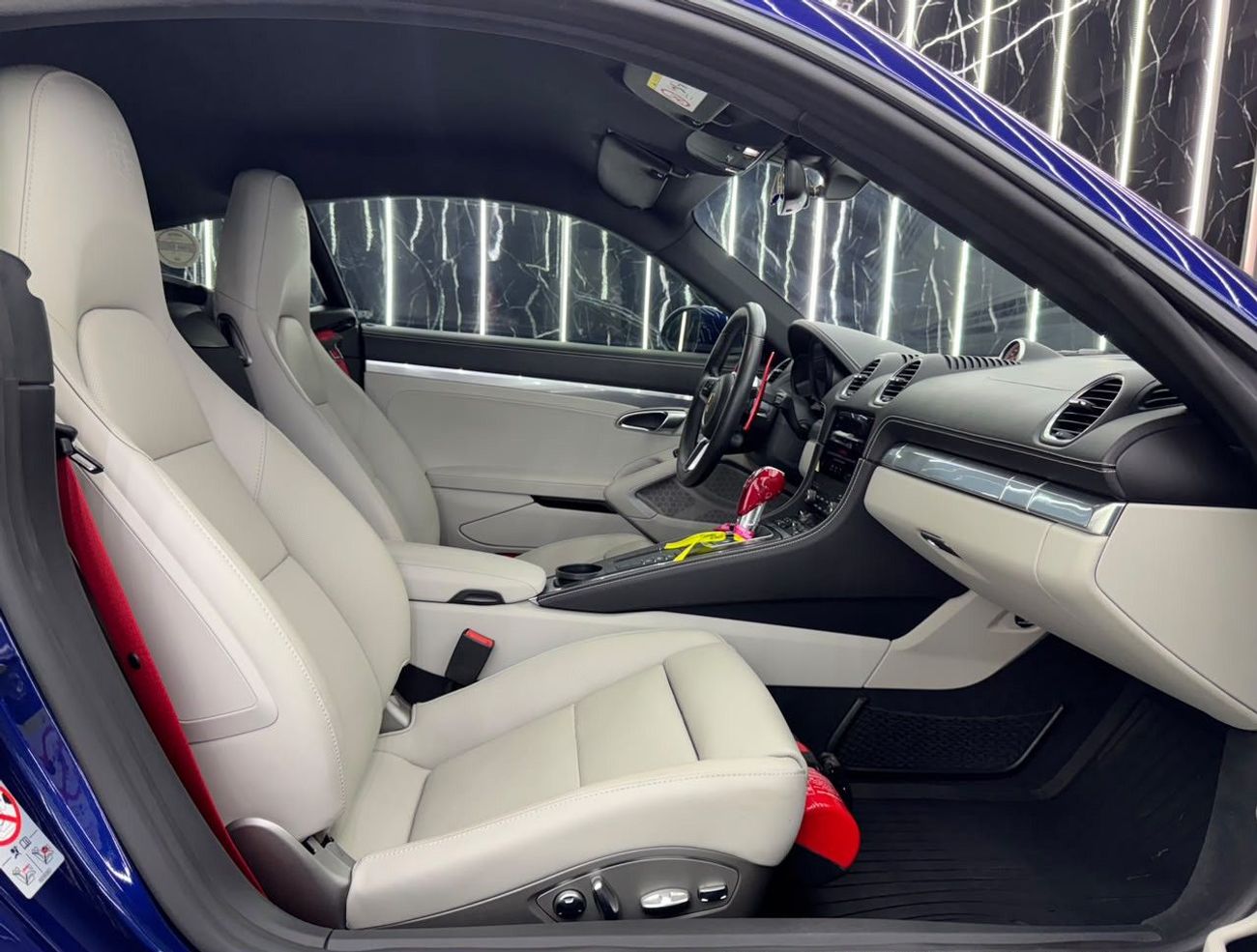 Porsche 718 Cayman Style Edition
