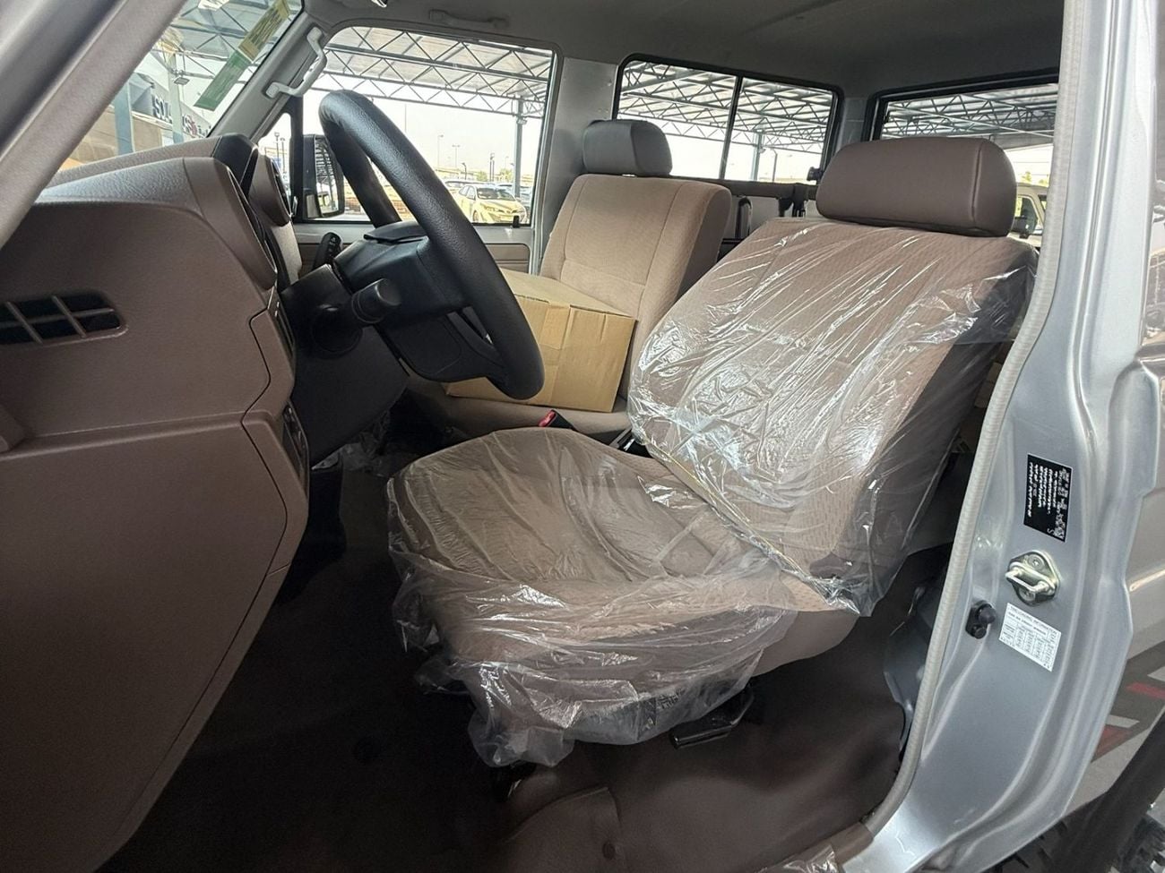 Toyota Land Cruiser 70 GRJ 71 4.0 V6 M/T **EXPORT ONLY**التصدير فقط خارج الخليج***