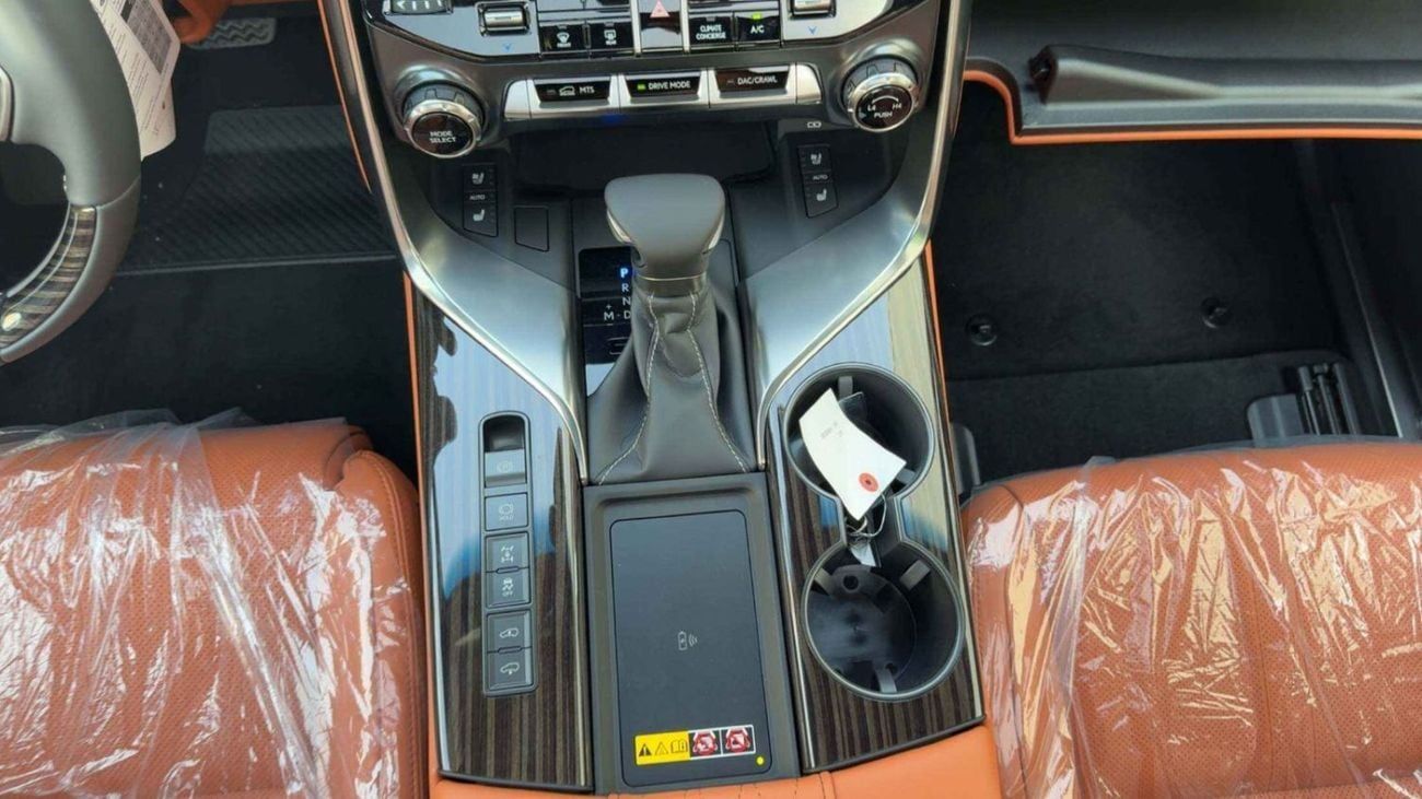 لكزس LX 600 VIP لكزس LX600 VIP - موديل 2026، لون أسود/برتقالي