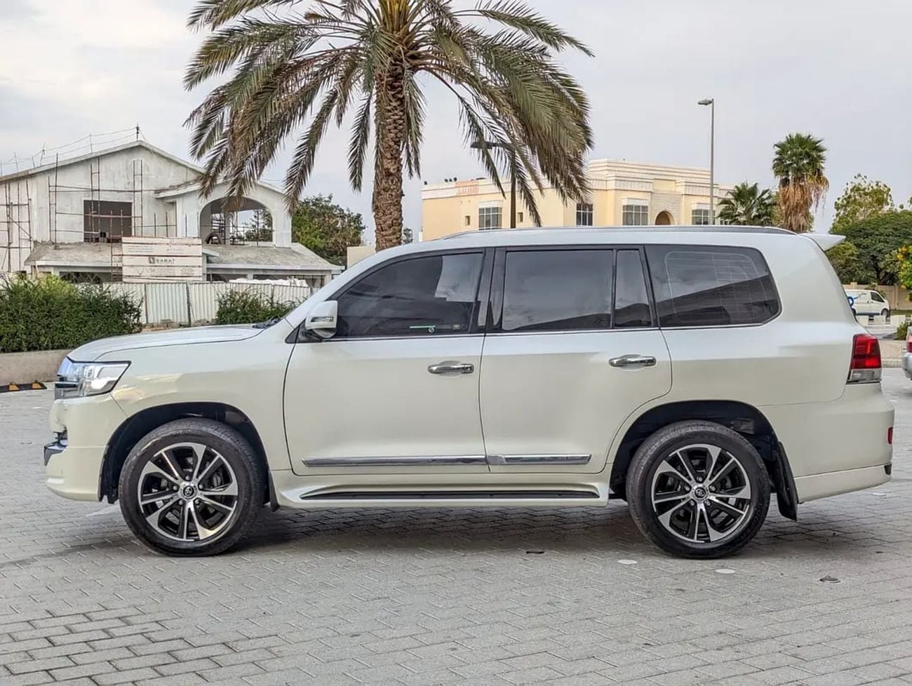 تويوتا لاند كروزر GXR V8 FULL OPTION GCC IN EXCELLENT CONDITION