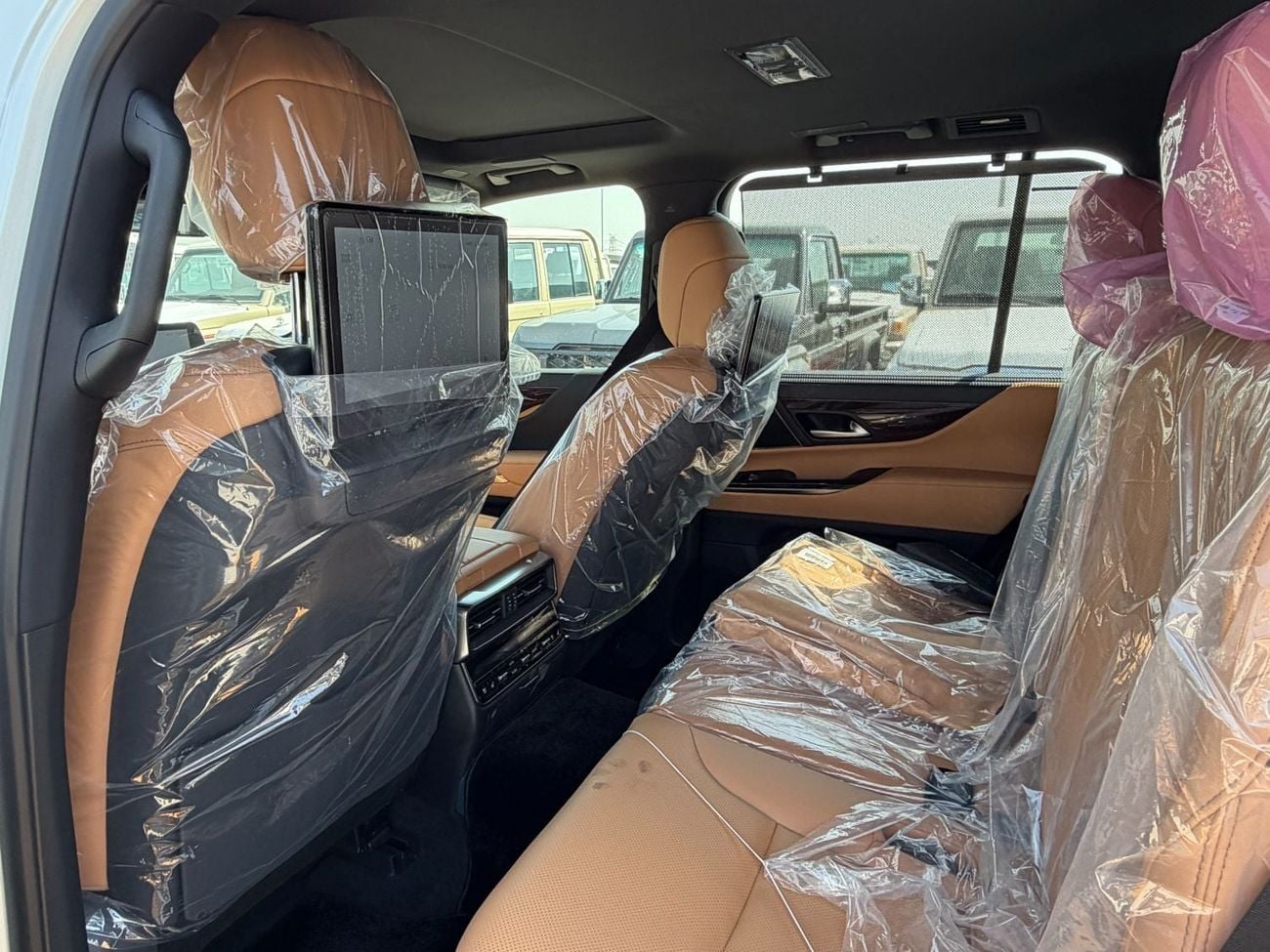 لكزس LX 700h SIGNATURE