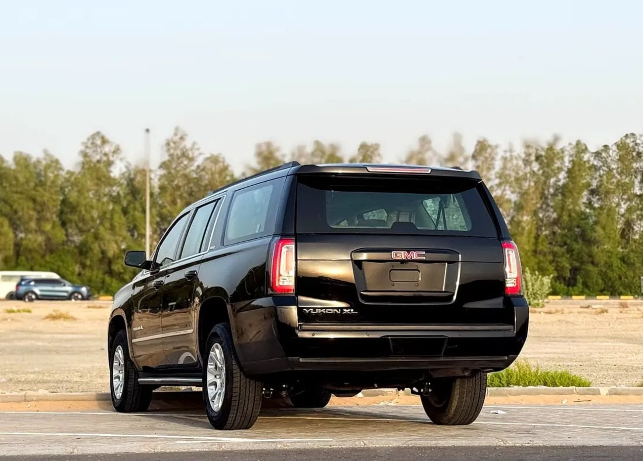 جي أم سي يوكون SLE XL | SLE 5.3L | Model, GCC | Excellent Condition | Monthly Installment 1,142