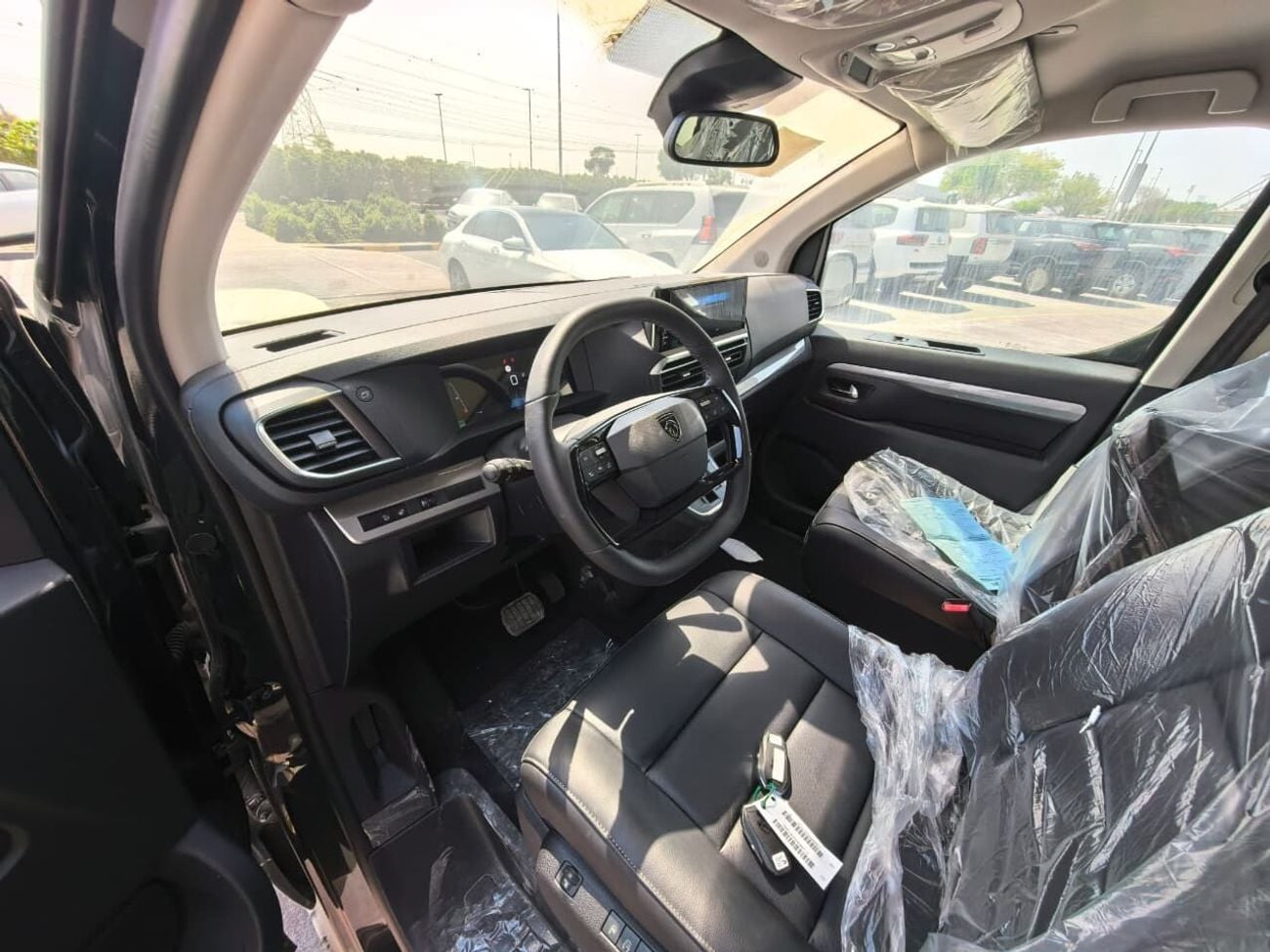 بيجو ترافلر VIP 7 SEATER