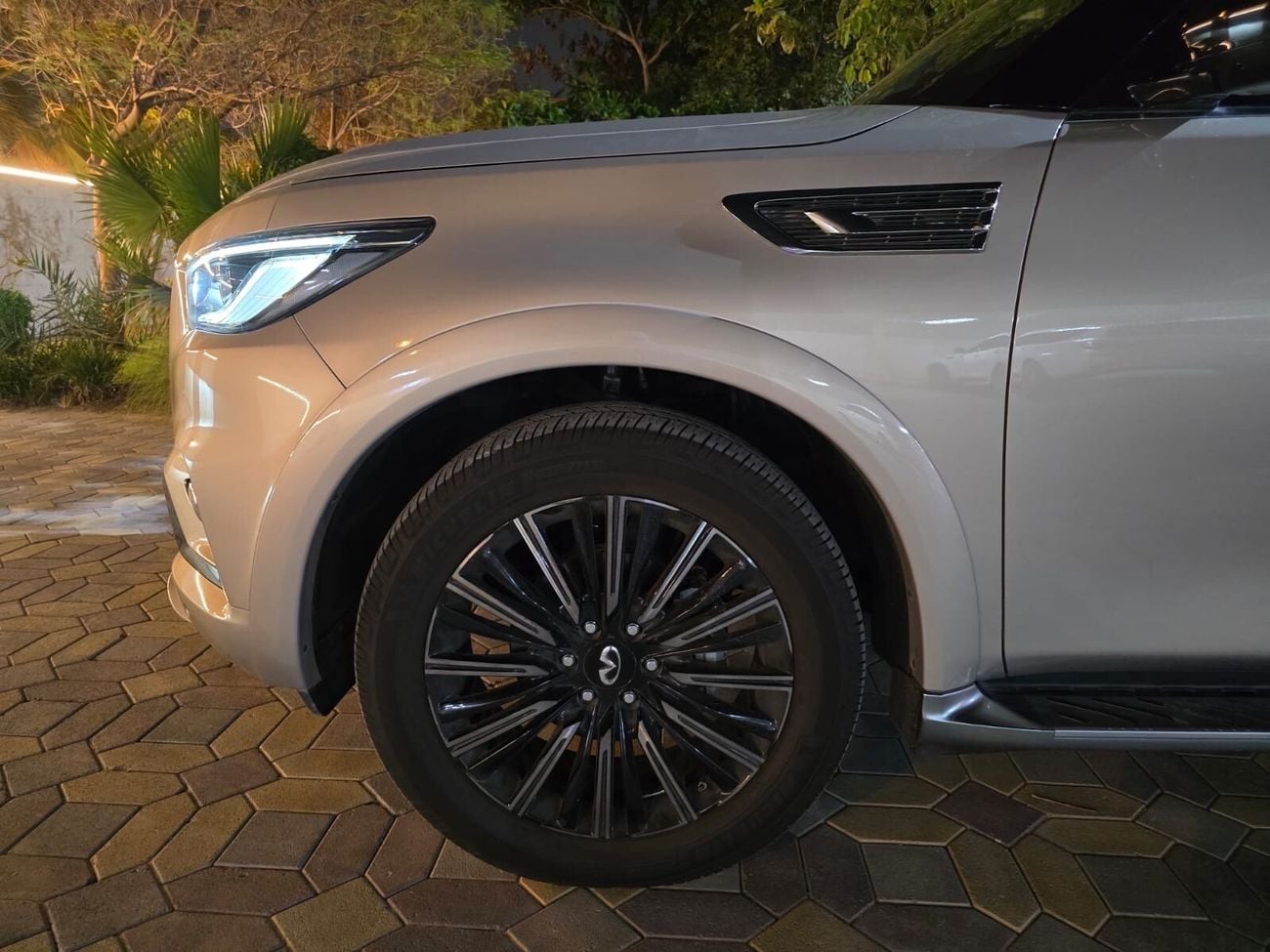 إنفينيتي QX80 LUXE SENSORY PROACTIVE
