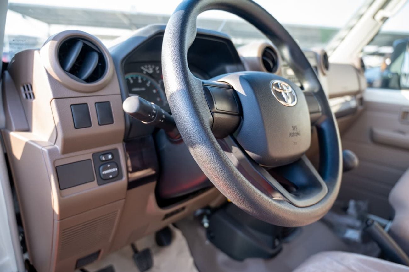 Toyota Land Cruiser 70 LC 78 HARDTOP 4.0L MT