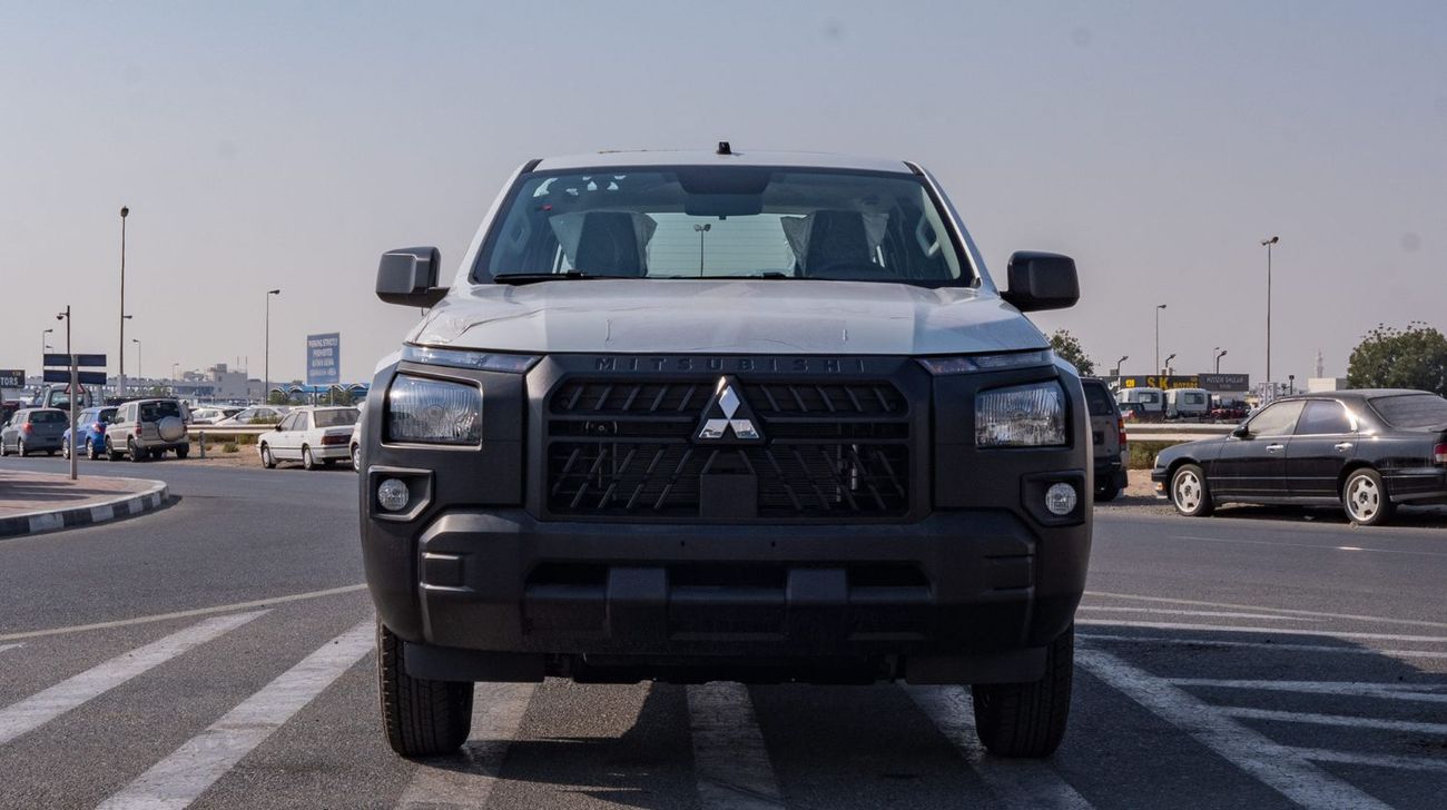 Mitsubishi L200 GL 2026 Mitsubishi L200 GL 2.4L 4WD DC MT Petrol (White)