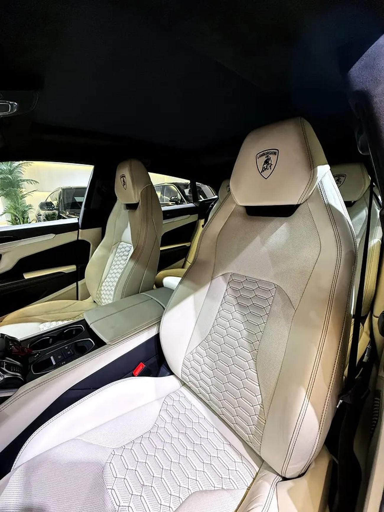 لامبورغيني اوروس ستاندارد ( GCC / STILL UNDER WARRANTY )