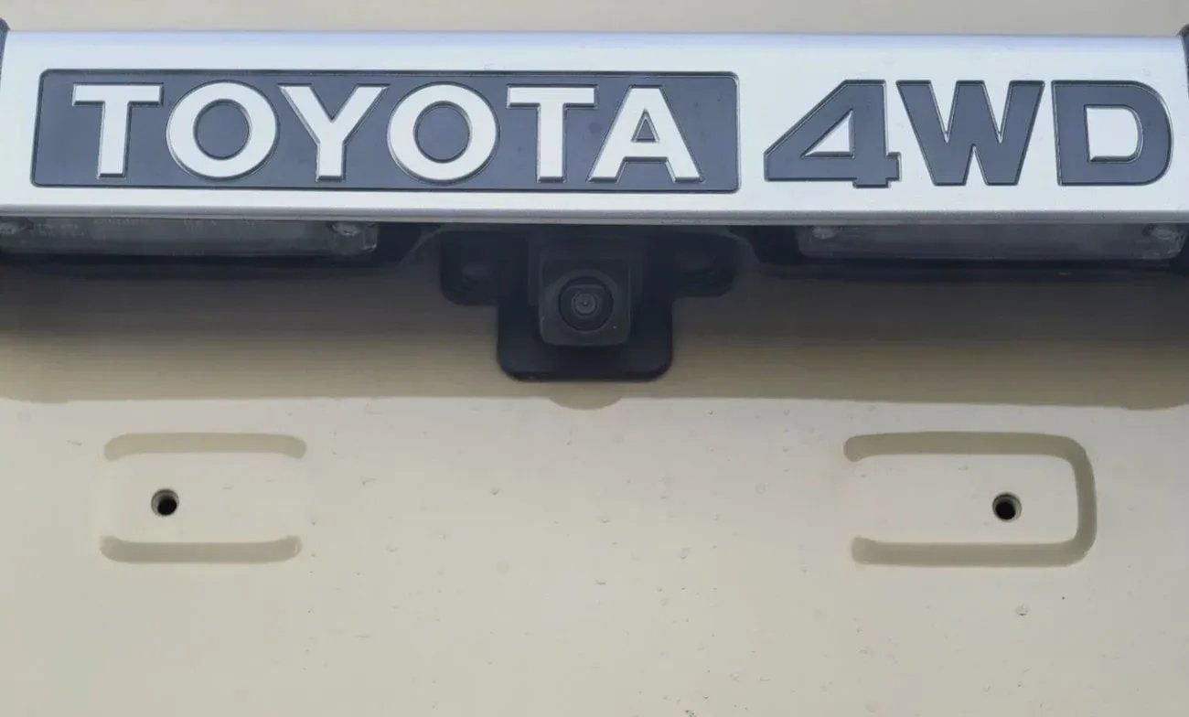 Toyota Land Cruiser 70 LC76 LX TOYOTA LAND CRUISER LC76 | 2.8L DIESEL | DVD CAMERA | LEATHER SEATS | 5 DOOR | FULL OPTION