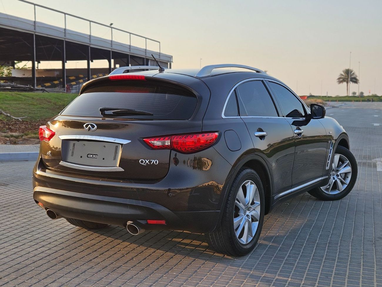 إنفينيتي QX70 إكسيلنس