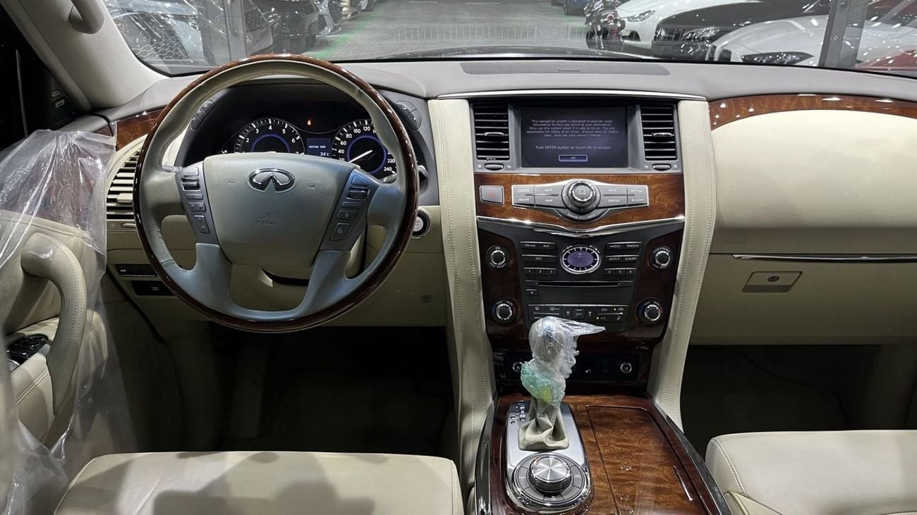 Infiniti QX80 LUXURY Infiniti QX80 2015 VERY LOW MILAGE GCC FULL DEALER SERVICE HISTORY