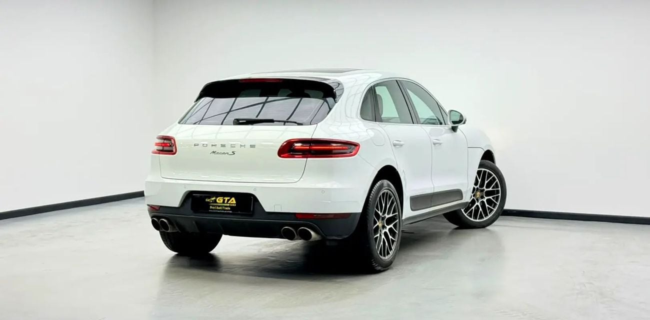 Porsche Macan S, Service History, Carbon Fiber Interior, Fully Loaded, Excellent Condition, GCC
