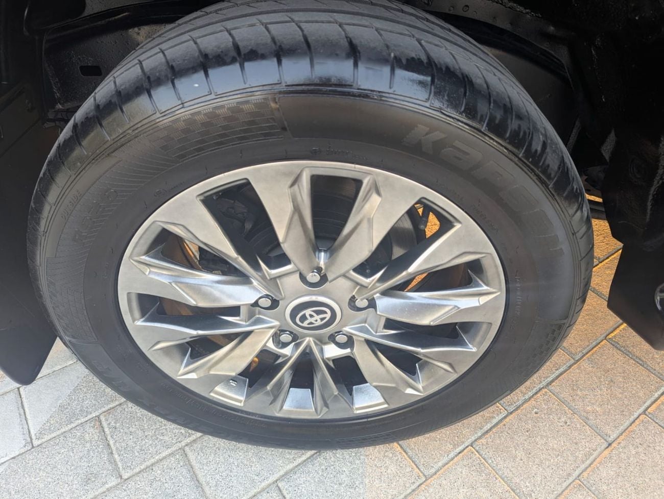 Toyota Land Cruiser GXR 2017 Toyota Land Cruiser GXR Diesel Specs Facelifted 2026 V8 4.5L Well-maintained