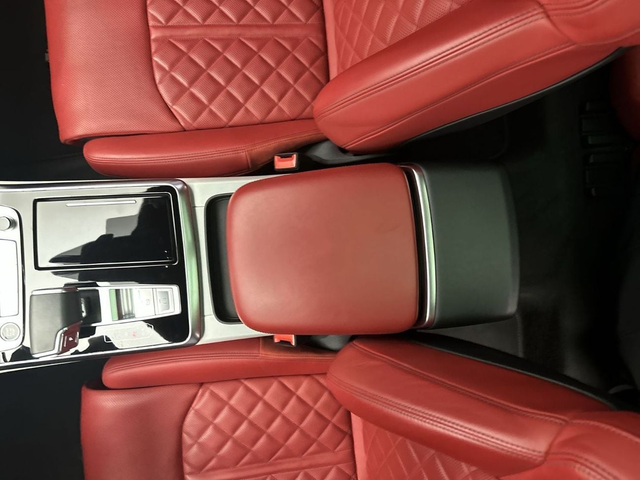 أودي Q8 55 TFSI quattro 340hp Crimson Red Edition (رقم المرجع: 53845)