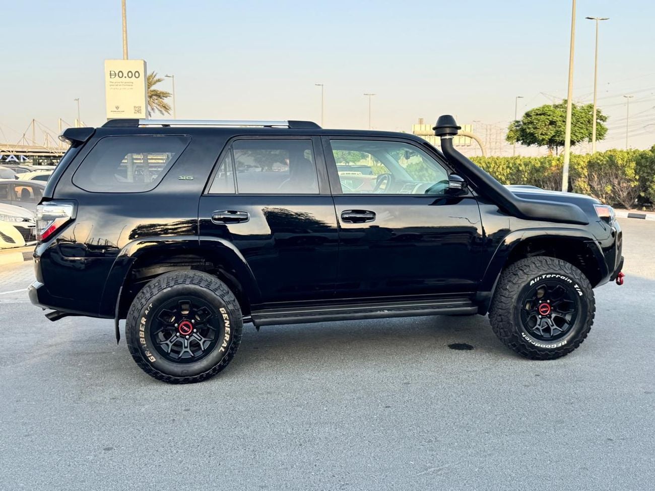 تويوتا فور رنر LIMITED V6 4.0L SUNROOF 4X4 7SEAT LEDAR PERFICT CONDATION CANADIAN SPECIFIC