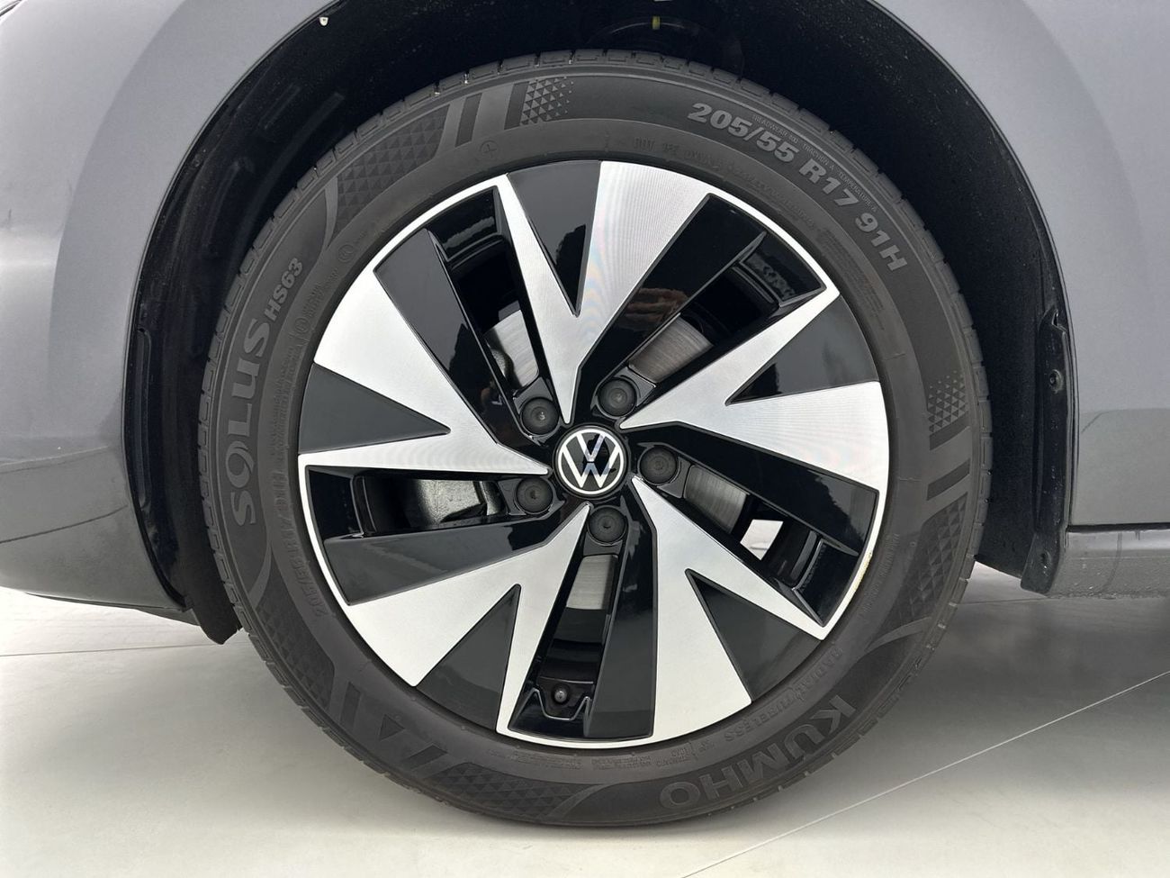 فولكس واجن جيتا TRENDLINE جيتا تريندلاين 1.5 لتر TSI | ناقل حركة أوتوماتيكي DSG بسبع سرعات | سقف بانورامي | كاميرا خلفية | نظا