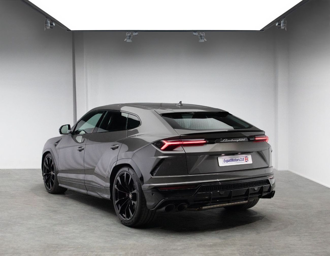 لامبورغيني اوروس STANDARD