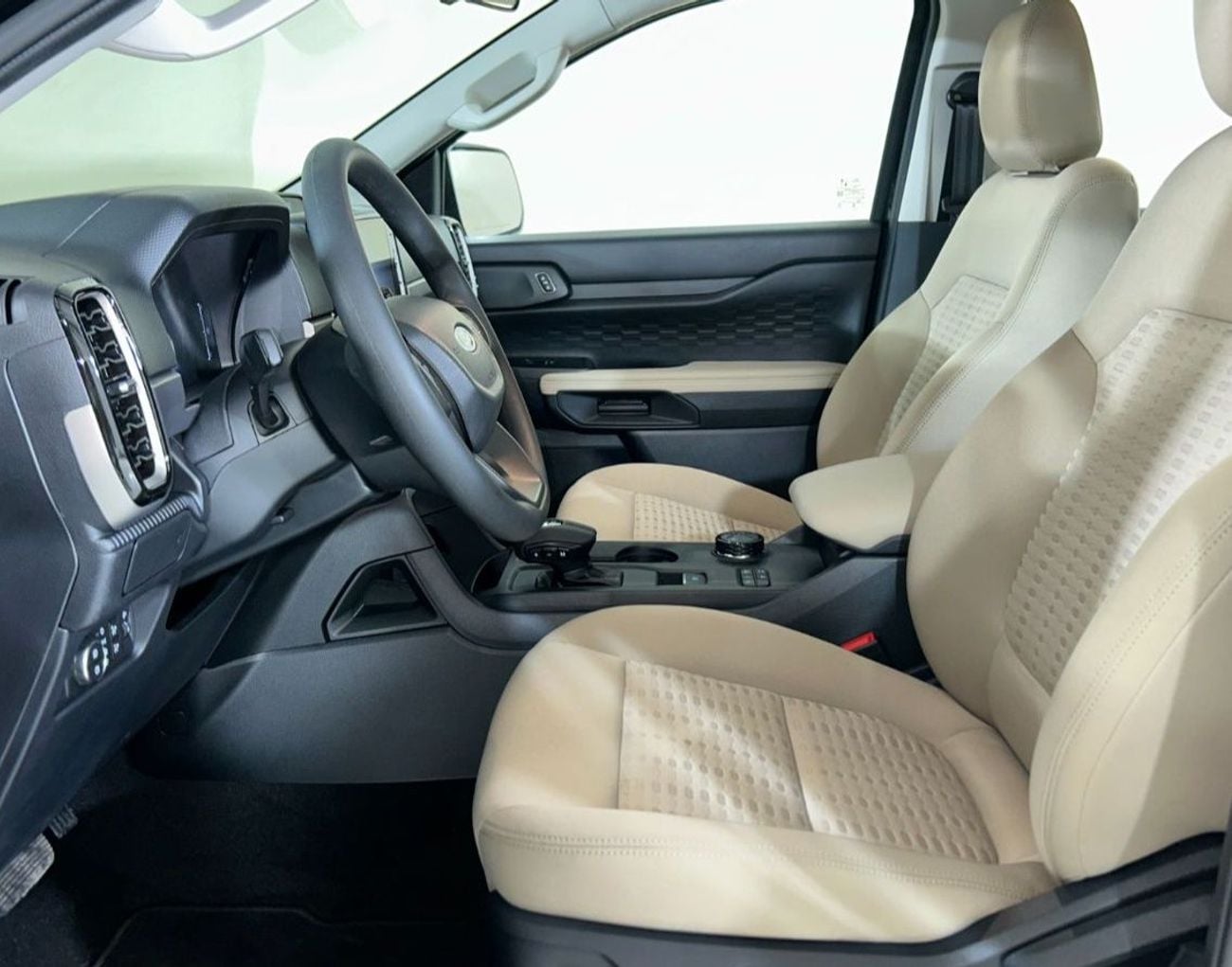 Ford Everest XLS EVR225 /AL TAYER MOTORS/ AL QOUZ SHOWROOM