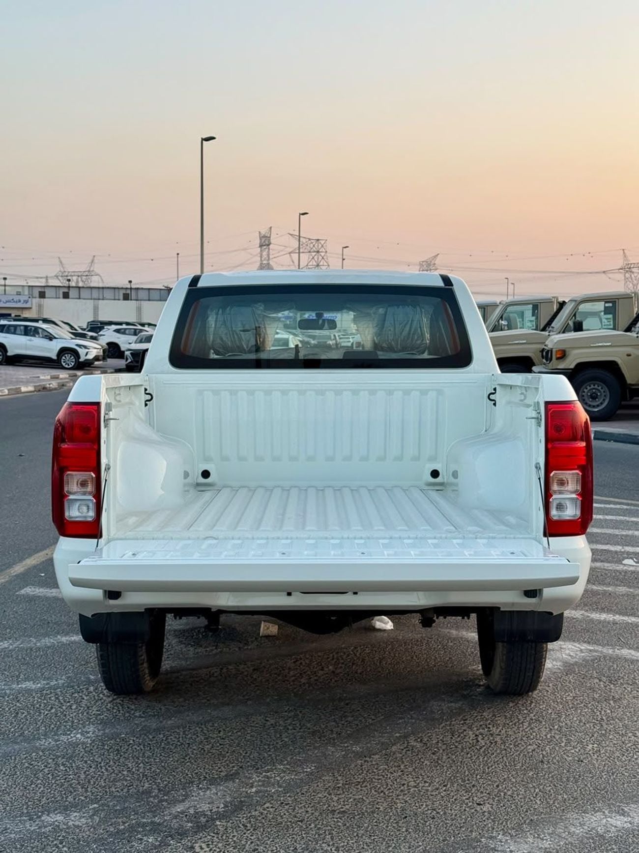 Mitsubishi L200 GLX MiTsUBiSHi - L-200 - M-Line - 2.4L - DC - MT - STaNDaRD - 2026 - WHiTE