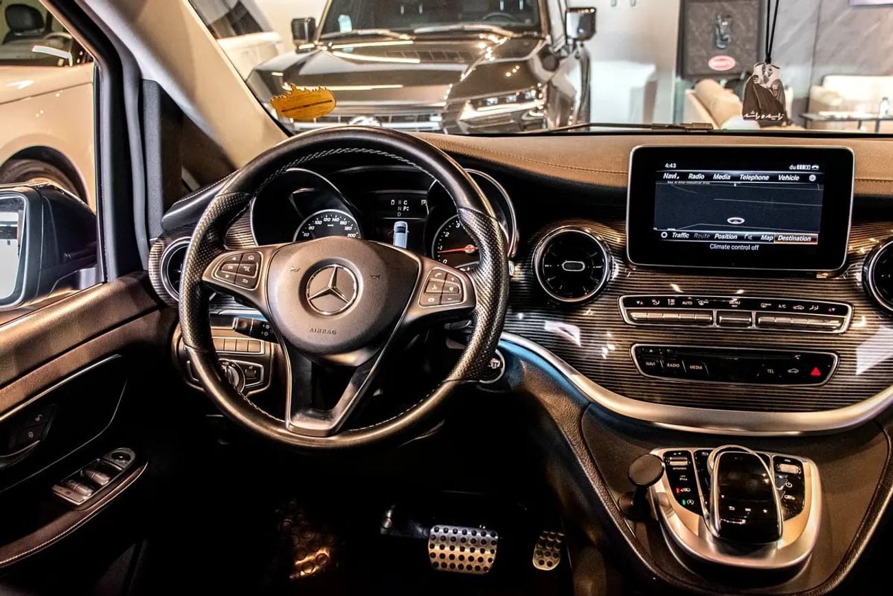 Mercedes Benz V 250 V 250 | GCC | 8-Seater | Luxury • Comfort