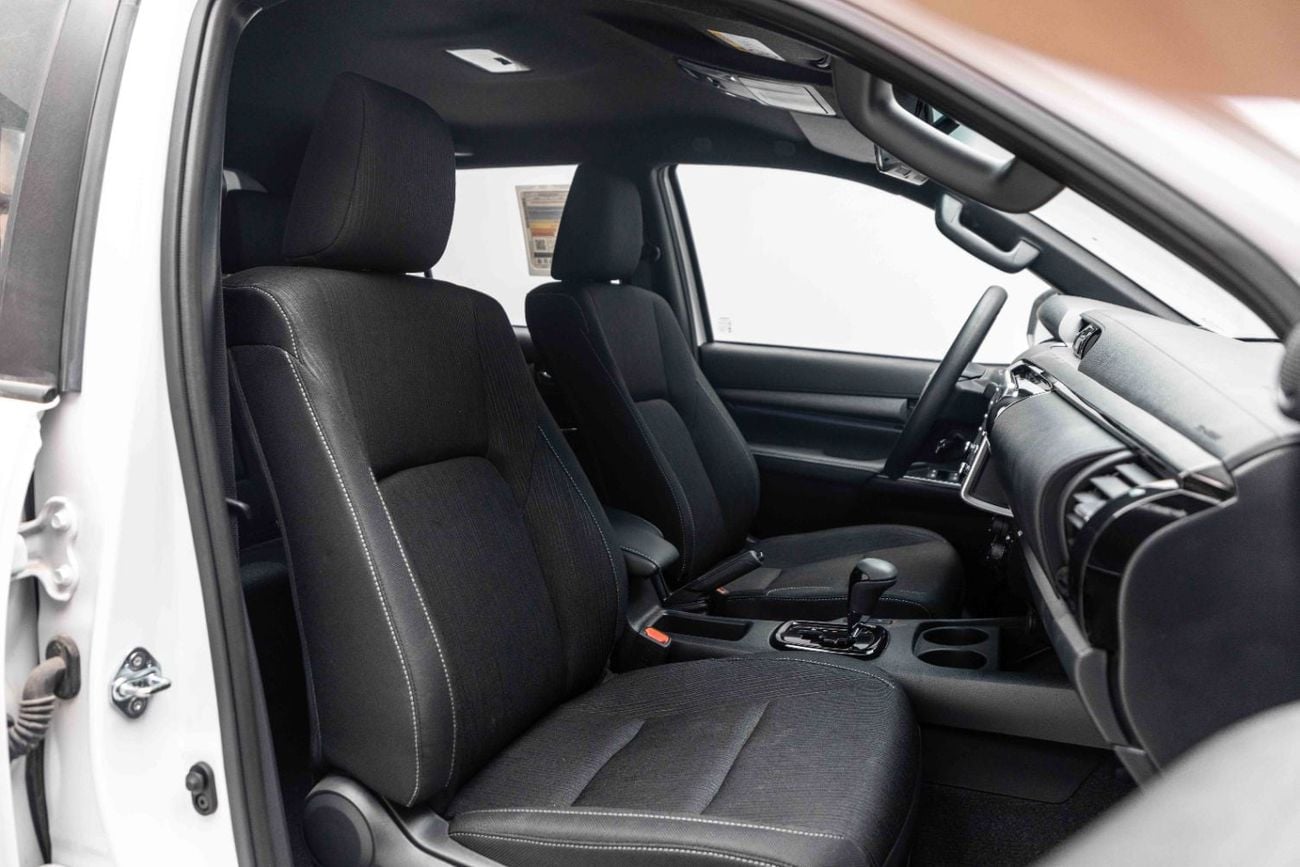 Toyota Hilux ADVENTURE Z 2.8L - PLATINUM WHITE PEAR INSIDE BLACK | EXPORT ONLY