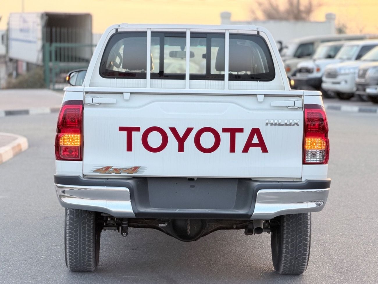 Toyota Hilux DLX TOYOTA HILUX (GUN125) 2.4L Pick-up 4WD 4 Doors