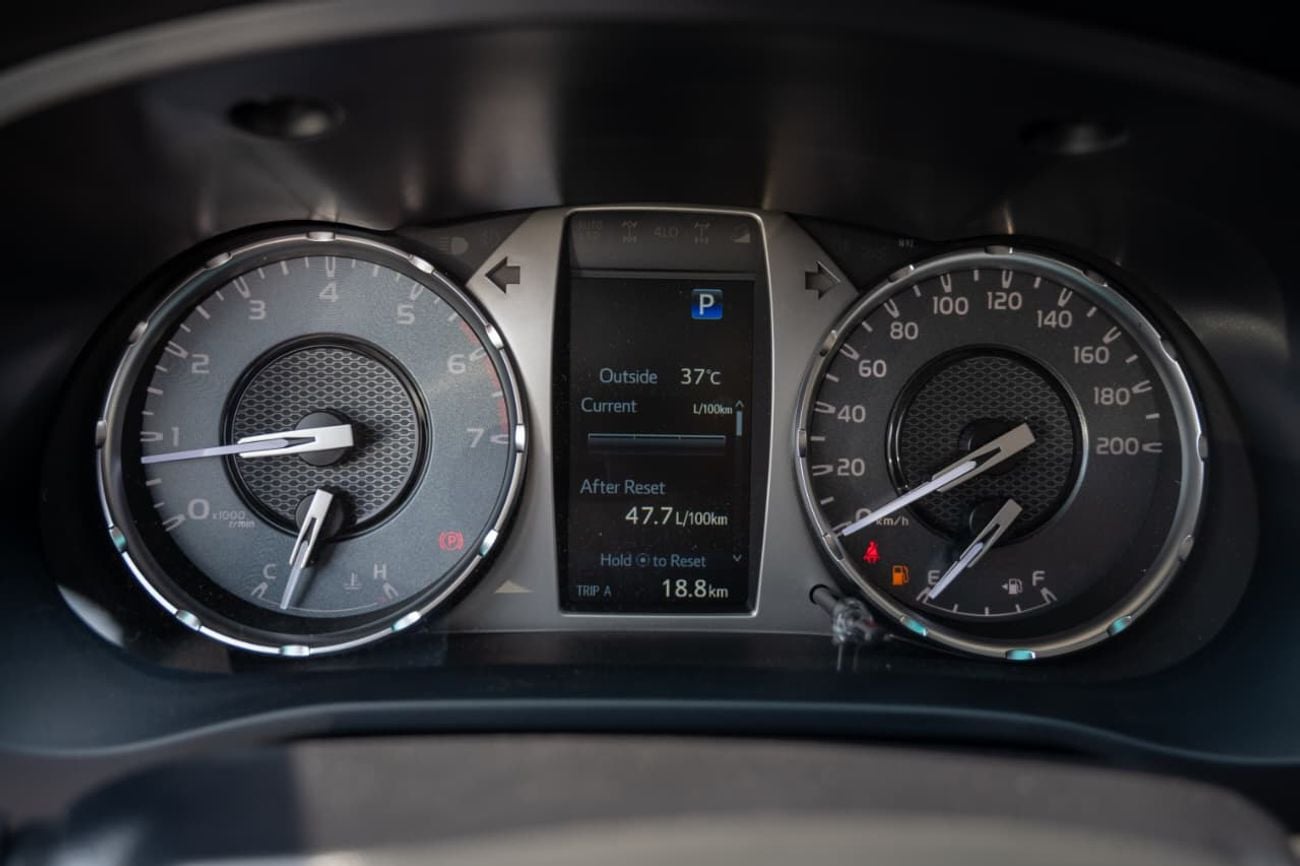 Toyota Hilux SR5 2.7L DC 2026 MODEL