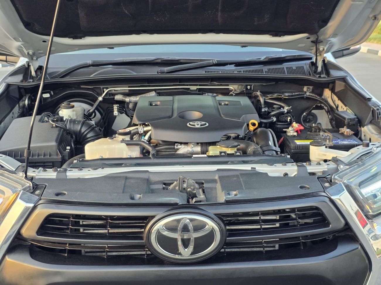 Toyota Hilux DLS 2020 | 2.8L DIESEL | AT | RHD | 4x4 SPORTS BAR | ROOF MOUNTED LED LIGHTS | PUSH START ENGINE