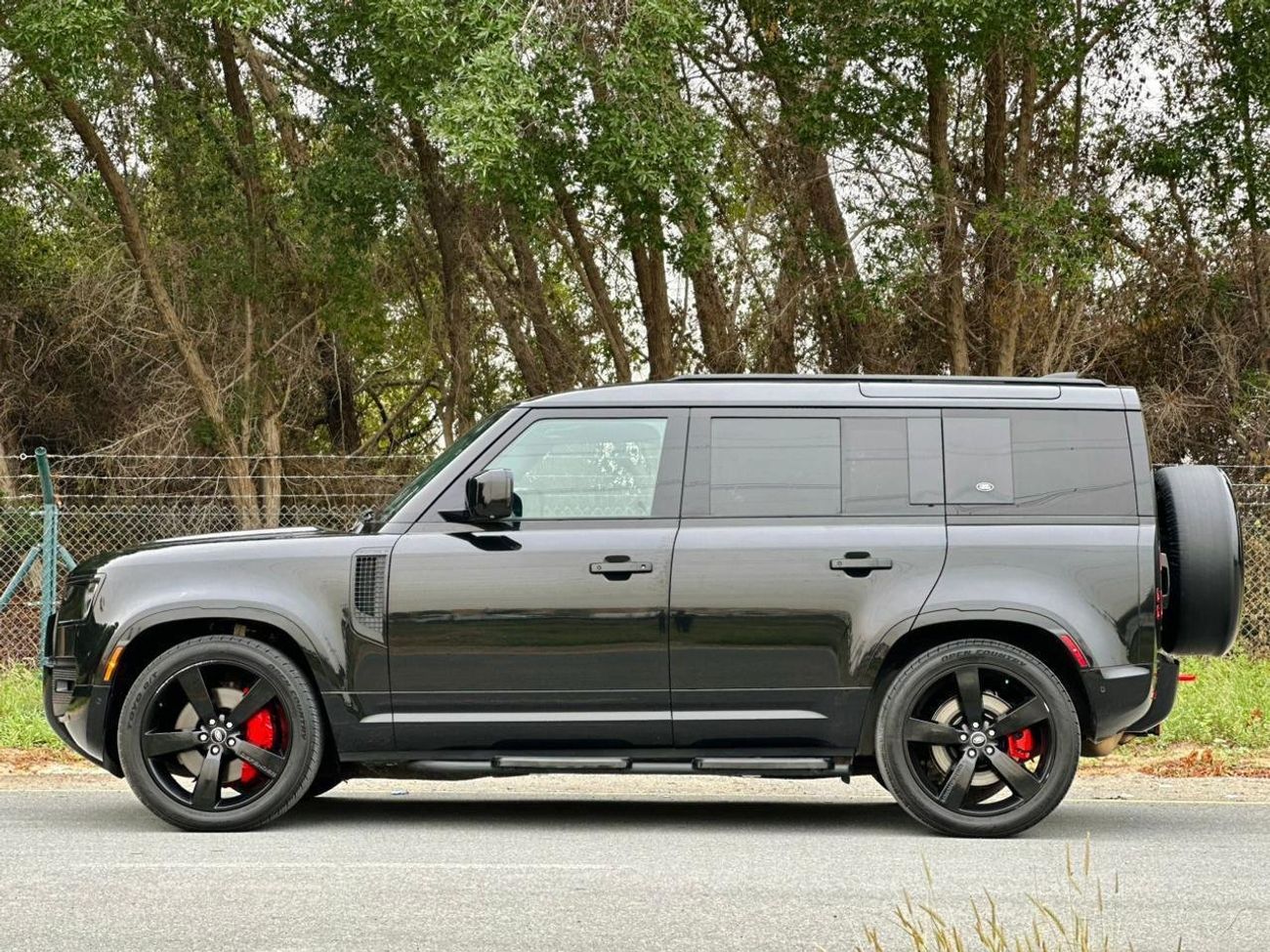 Land Rover Defender 2022