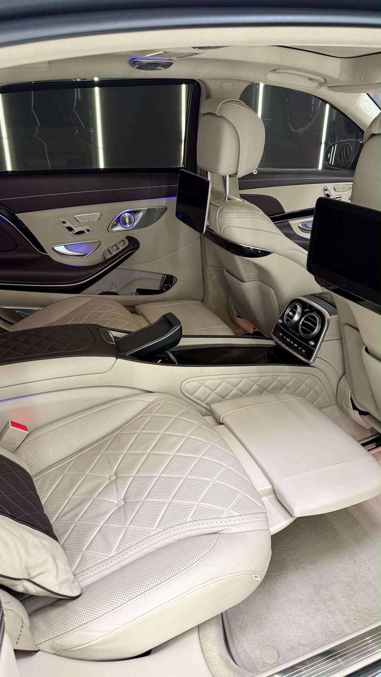 مرسيدس مايباخ S650 مايباخ Mercedes-Maybach S 650 | Fully Loaded | One Owner | Gargash Service History