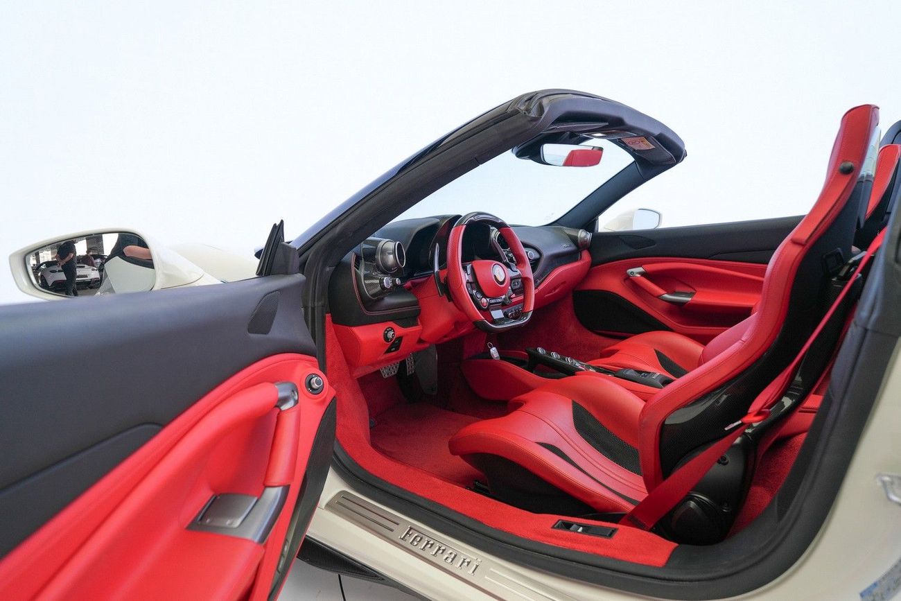 فيراري ف ٨ سبيدر STD (3.9L · 8 Cyl · Automatic · Petrol · Convertible · Rear Wheel Drive · 2 Seats · 2 Door)