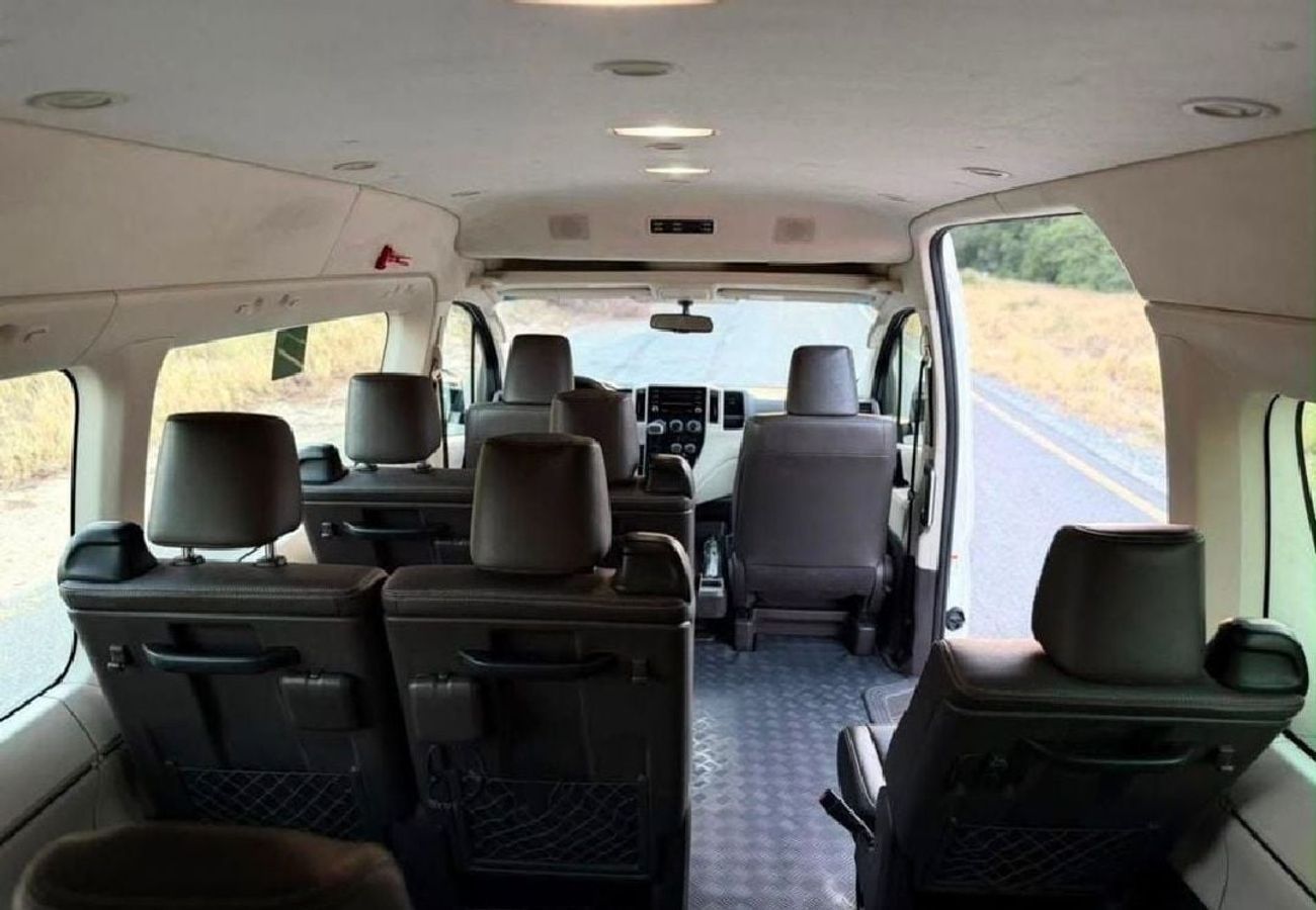 Toyota Hiace GLX 2021Model 2.8 Diesel engine Colour White Transmission Automatic Interior.Begie leather seats 9+seate