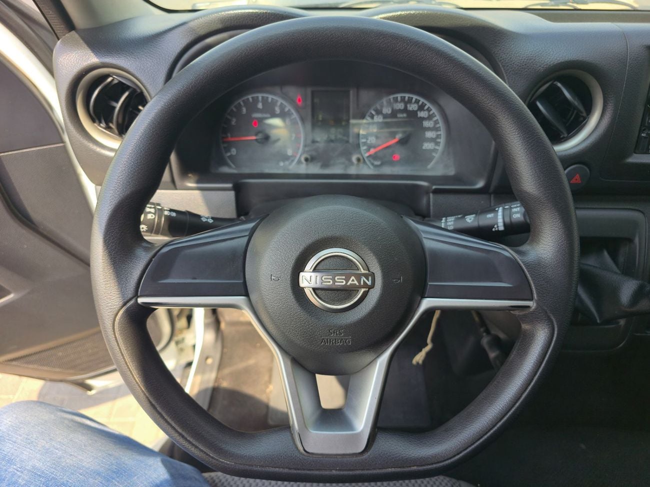 Nissan Urvan STANDARD 13 Seater