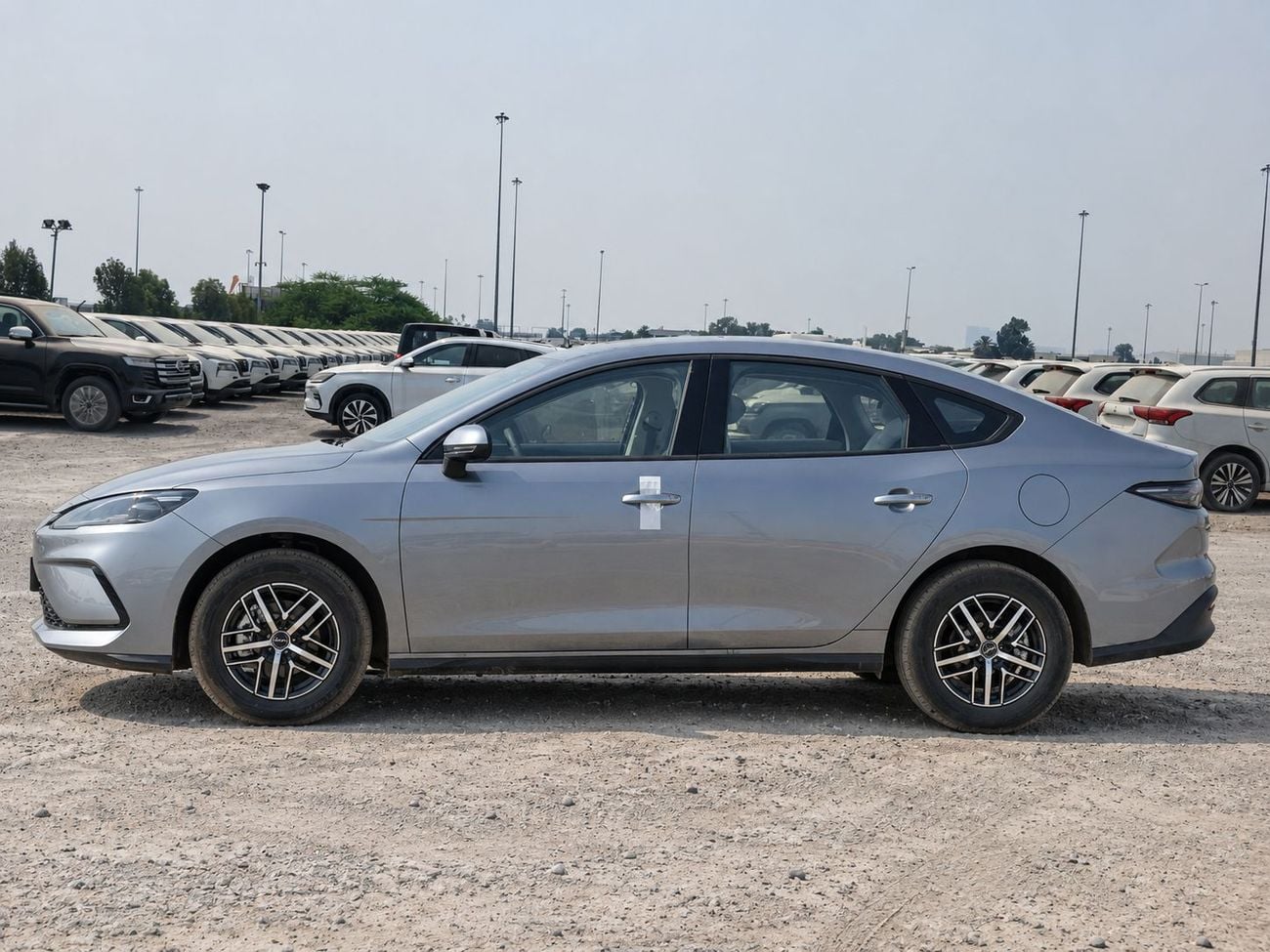 بي واي دي سيل 05 ستاندارد ECTB - 9. ختم BYD 05 – 210 كم – رمادي مع أسود