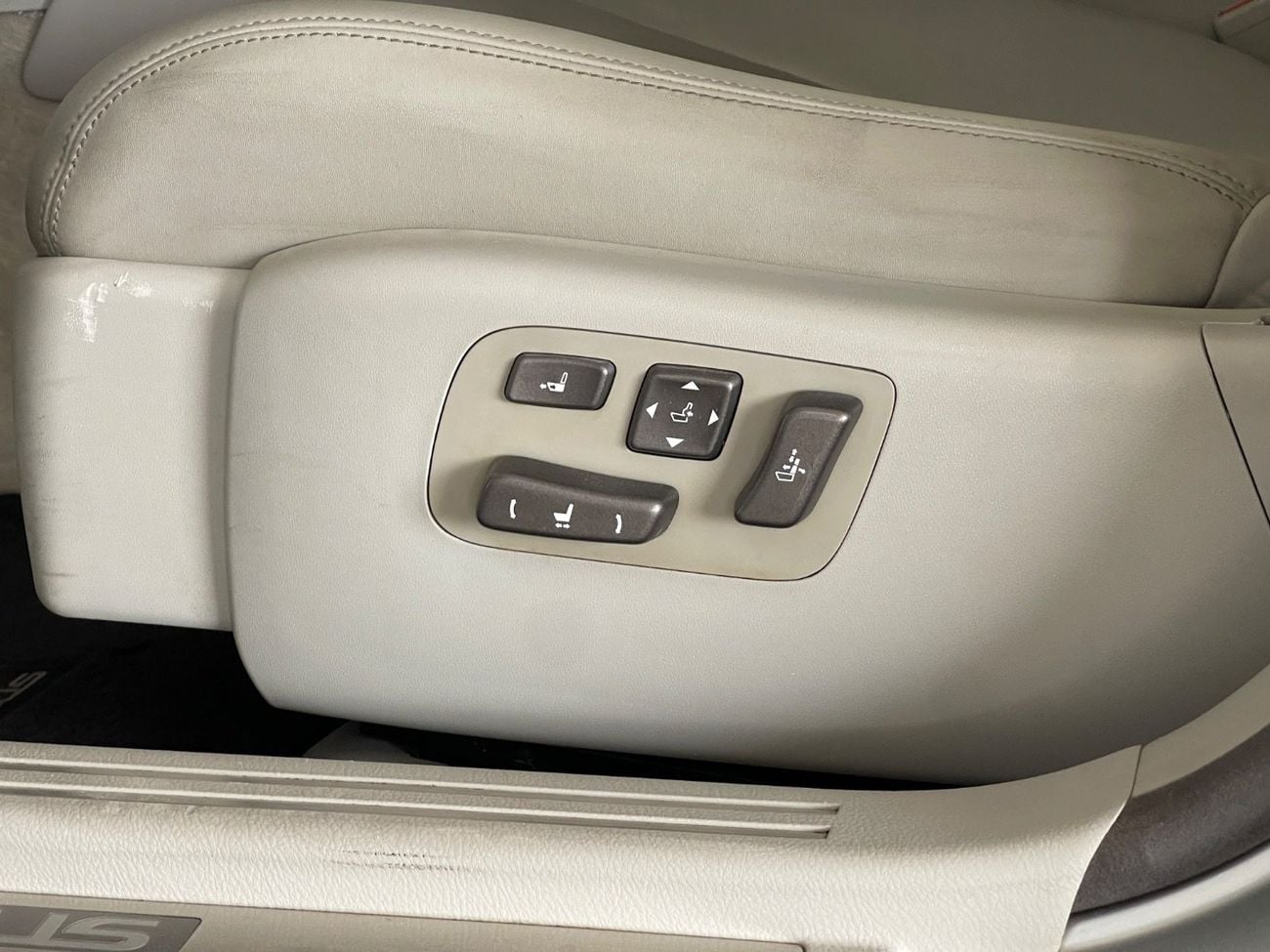 لكزس LS 460 PREMIER LWB ملكية نظيفة - بدون حوادث