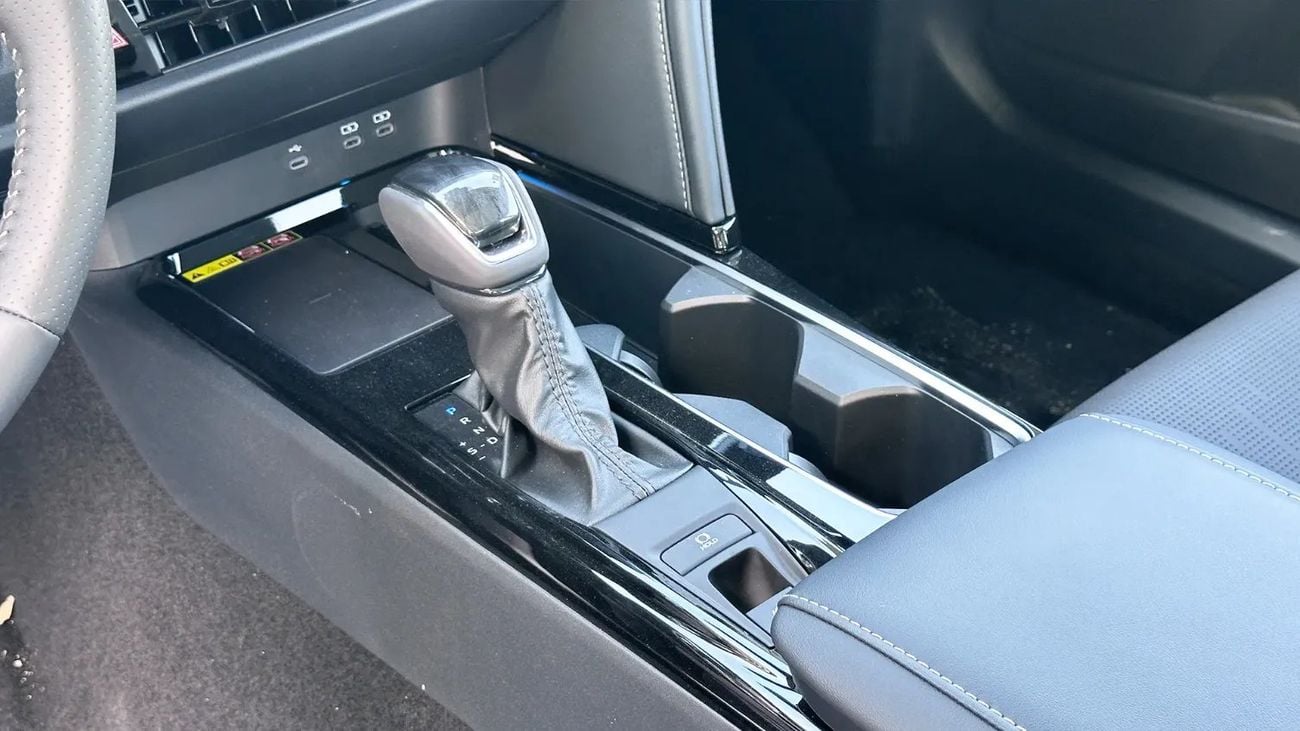 Toyota Camry LUMIERE HEV