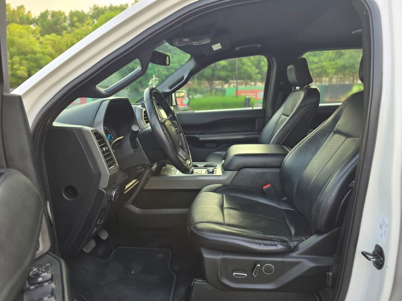 Ford Expedition XLT LTH Ford Expedition XLT 2018 GCC Specs | Full service history available | Orginal paint | Single owner