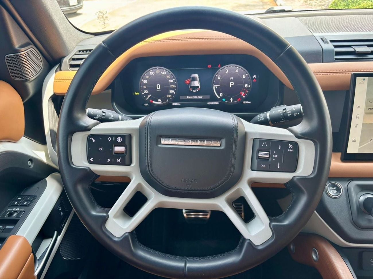 لاند روفر ديفندر 110 HSE P400