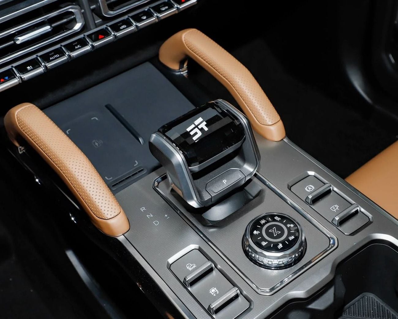 Jetour T2 LUXURY PLUS l XWD | Export Only | Brand New | AED 101,999