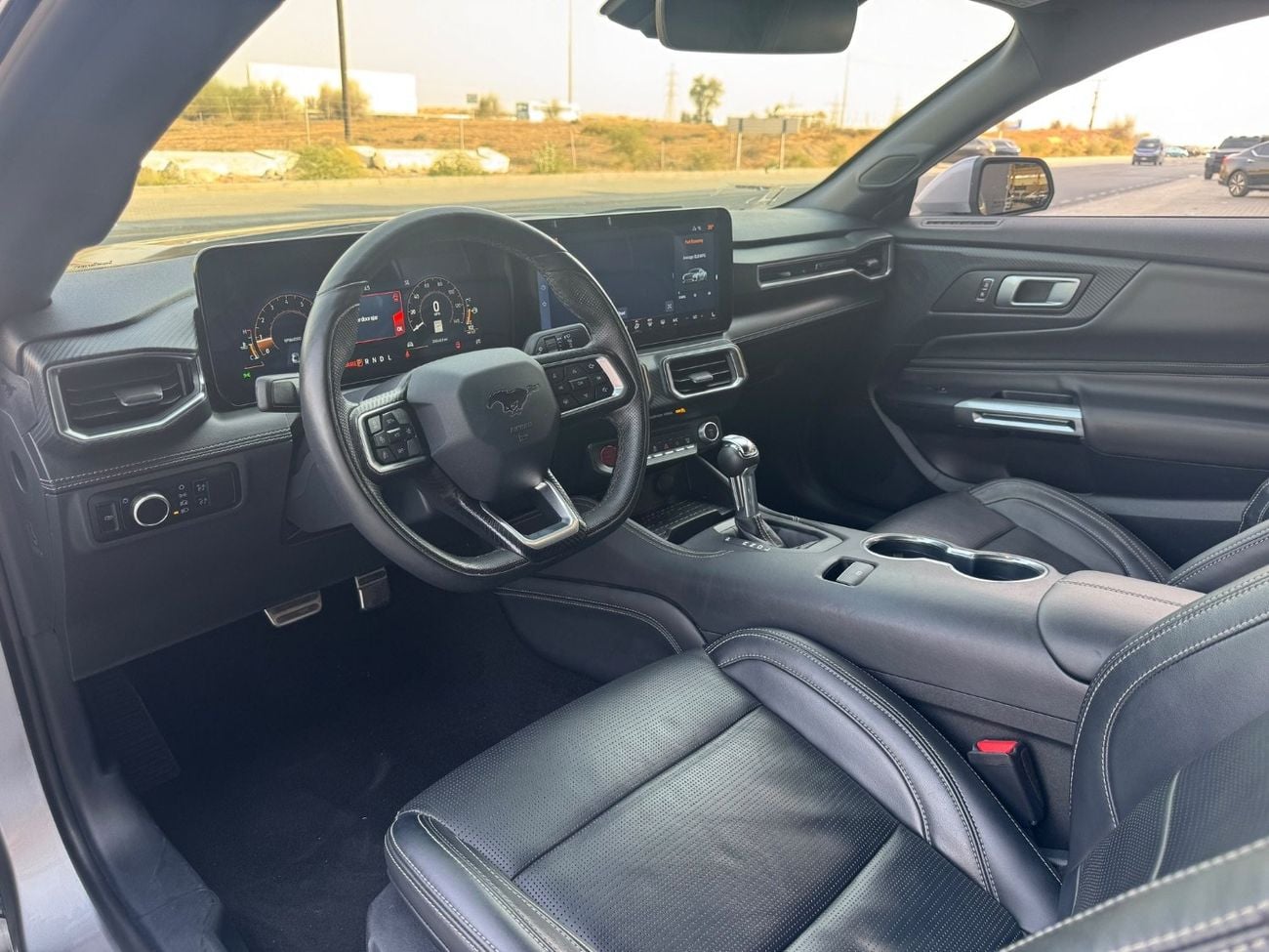 Ford Mustang STANDARD ECO BOOST / LOW MILEAGE/BIG SCREEN / RADAR / WIRELESS CHARGER/LANE DEPARTURE/BLIND SPOTS/