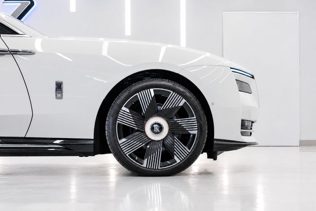 Rolls Royce Spectre STANDARD Silver Badge | GCC Specs | WARRANTY AND SERVICE | EXCELLENT CONDITION