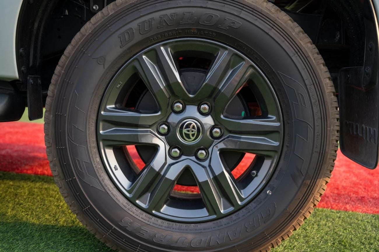Toyota Hilux GLX S-G 2.7L MT 4WD DOUBLE CAB PICK UP